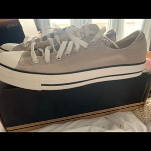 MEN’s Converse Chuck Taylors Low New in Box